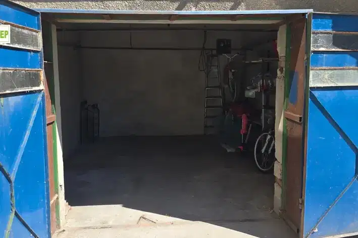 Garage/Parking in Ruse, Centyr