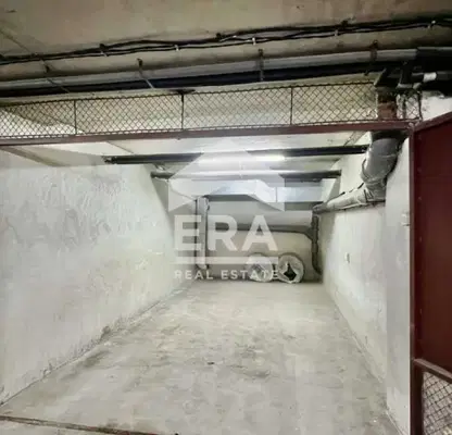 Photo 2 — Garage/Parking in Ruse, Centyr