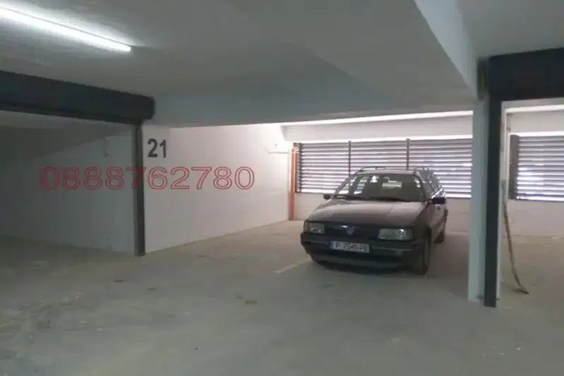 Garage/Parking in Ruse, Centyr