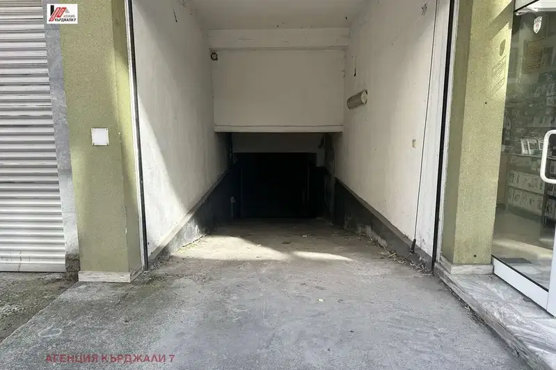 Garage/Parking in Kyrdjali, Centyr