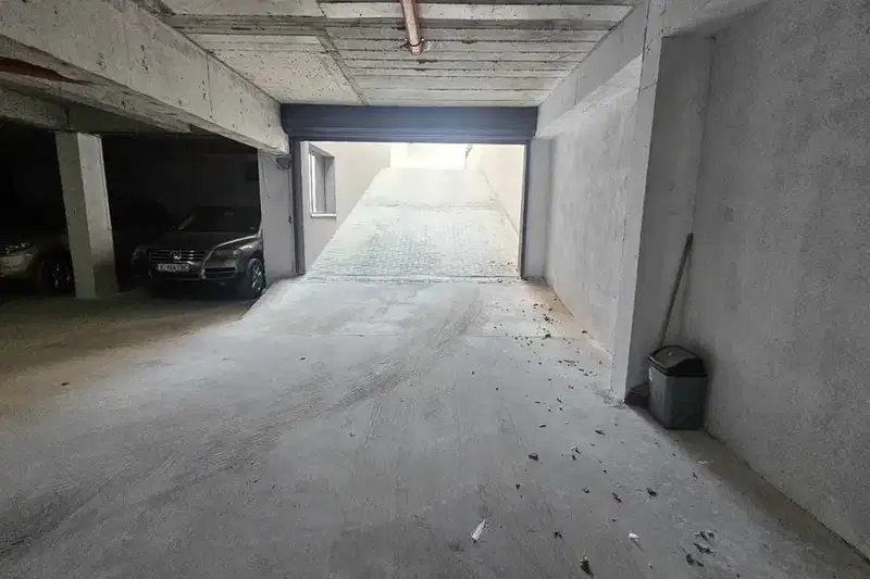 Garage/Parking in Kyrdjali, Centyr