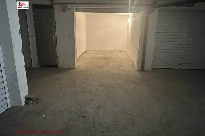 Garage/Parking in Kyrdjali, Centyr