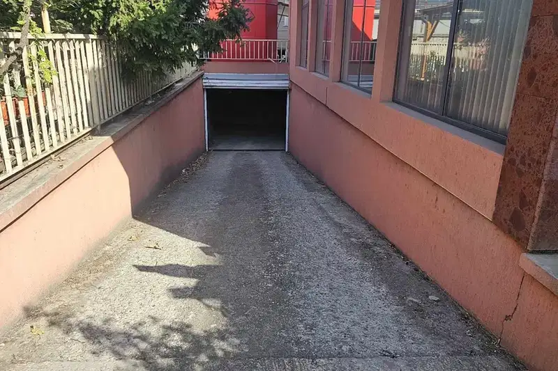 Garage/Parking in Kyrdjali, Centyr