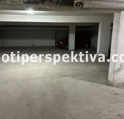Снимка 2 — Паркомясто в Пловдив, Кючук Париж