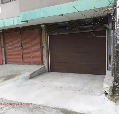 Photo 2 — Garage/Parking in Ruse, Yalta