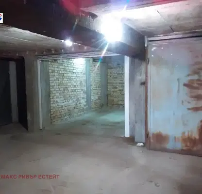Photo 3 — Garage/Parking in Ruse, Yalta