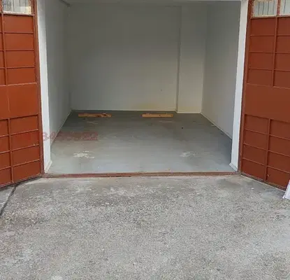 Photo 3 — Garage/Parking in Ruse, Yalta