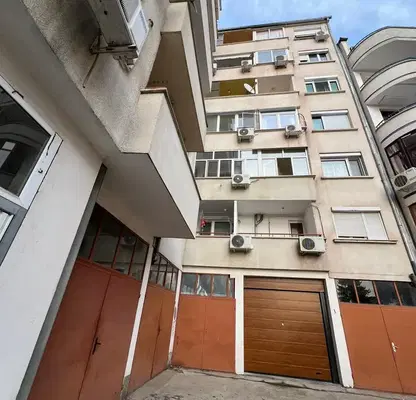 Photo 2 — Garage/Parking in Ruse, Yalta
