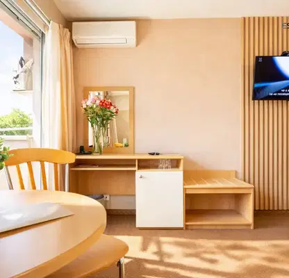 Photo 3 — Hotel in Студентски