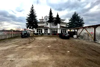 Хотел в Кюстендил, Бял камък