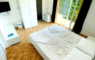 Хотел в Бургас, с. Лозенец