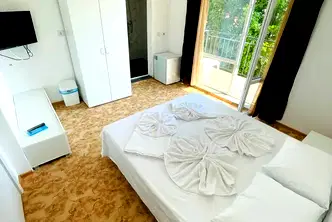 Хотел в Бургас, с. Лозенец
