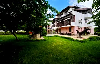 Хотел в Добрич, Каварна