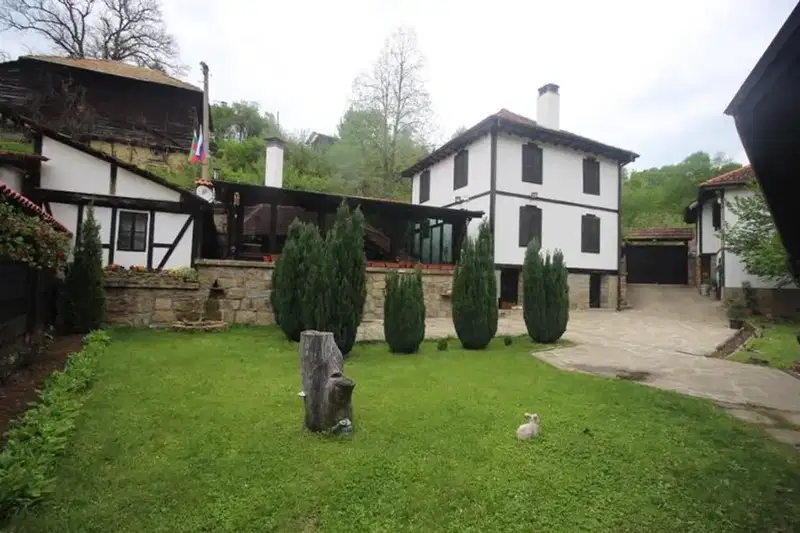 Хотел в Габрово, Плачковци