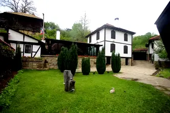 Хотел в Габрово, Плачковци