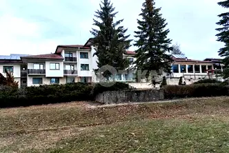 Хотел в Ловеч, Априлци