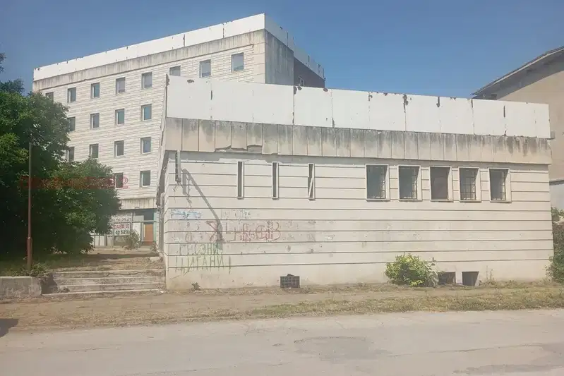 Хотел в Плевен, Левски