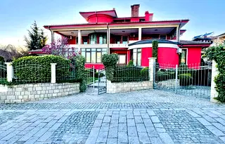 Хотел в Пловдив, Карлово