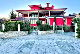 Хотел в Пловдив, Карлово