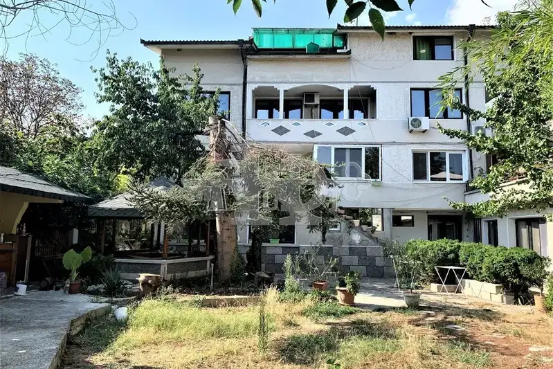 House in m-t Evksino