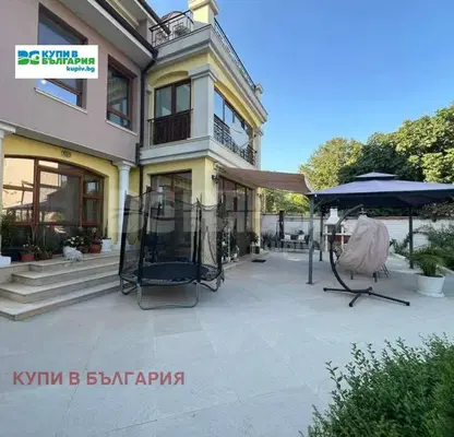 Снимка 3 — Къща с 3 спални и басейн в к.к. Чайка, Варна