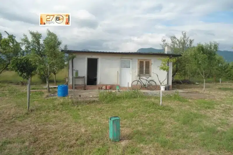 Вилна къща с овощни насаждения в град Враца, Студентски град