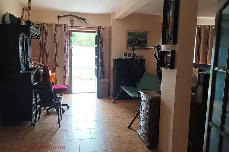 Просторна къща с 6 стаи в кв. Градоман, Банкя
