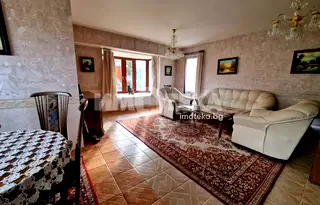 Къща в с. Лозен