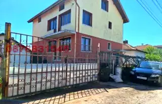 Къща в Нови Искър