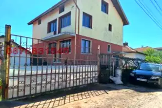 Къща в Нови Искър