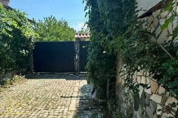 Къща в Банкя