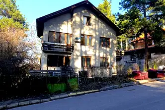 Къща в Банкя