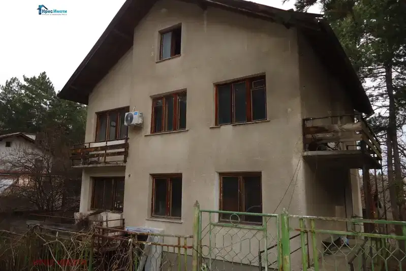Къща в Банкя