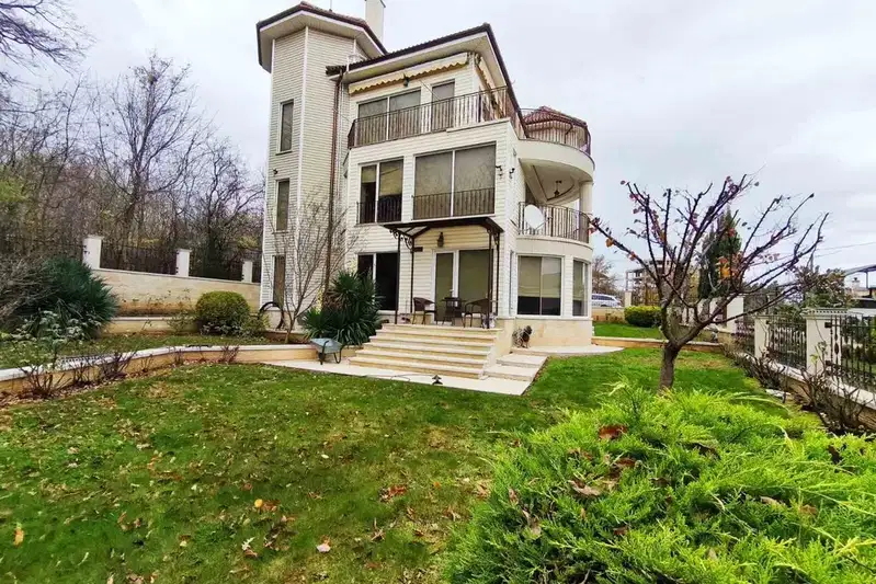 House in Varna, Alen Mak