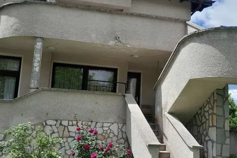 Къща в Банкя
