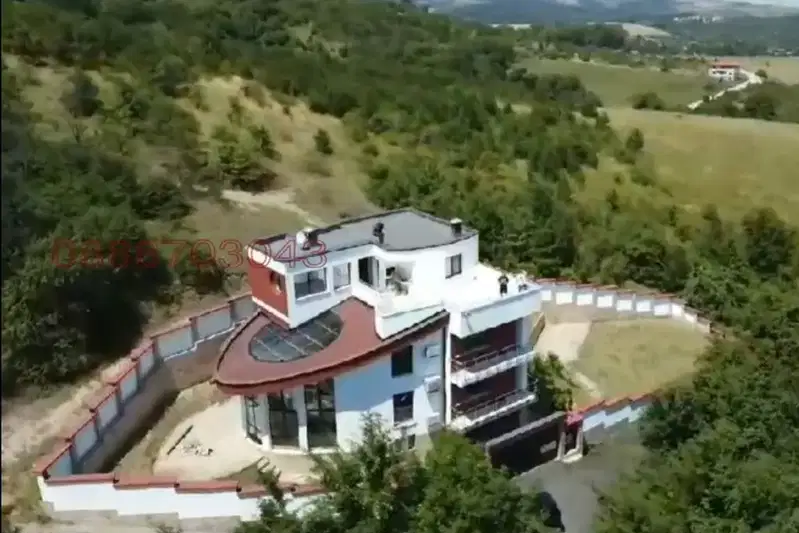Къща в Банкя