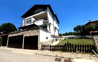 Къща в Банкя