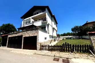 Къща в Банкя