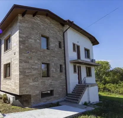 Photo 3 — House in Lozen