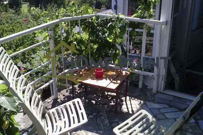 Three-storey house with 7 rooms in Chaika resort complex, Varna with sea view