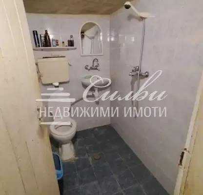 Снимка 4 — Къща в Шумен, 2-ри корпус