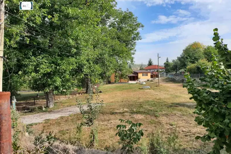 Къща в Перник, Бела вода