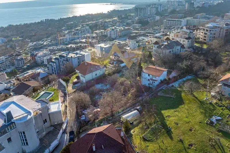 Къща във Варна, Бриз
