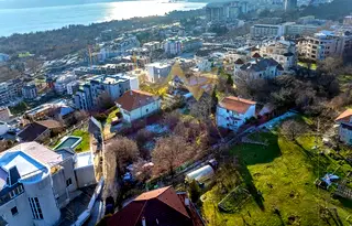 Къща във Варна, Бриз