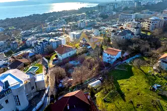 Къща във Варна, Бриз