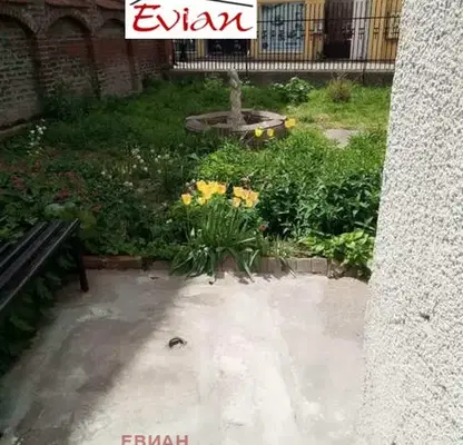 Снимка 3 — Къща в Русе, Център
