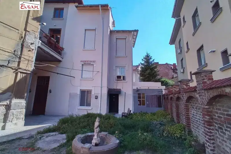 House in Ruse, Centyr