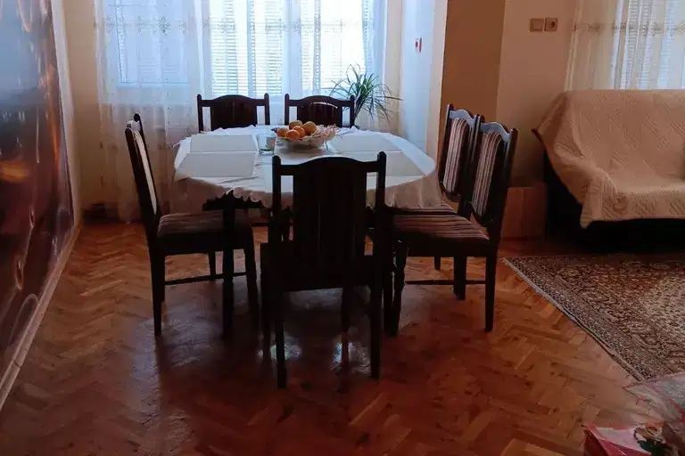 Къща в Шумен, Център