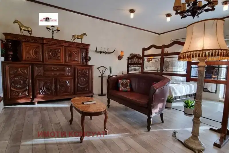 House in Veliko Tyrnovo, Centyr