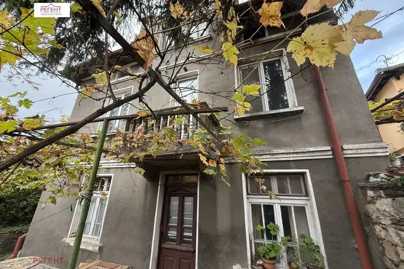 Къща в Габрово, Център